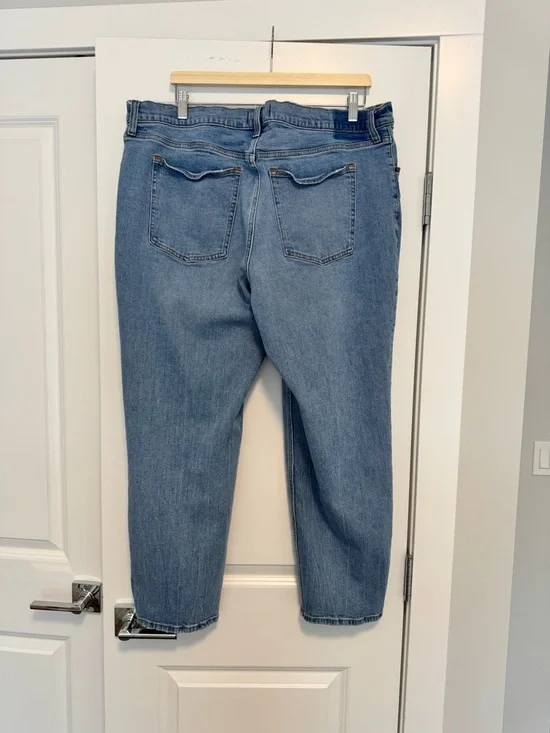 Abercrombie & Fitch Light Blue High Rise Mom Jeans - Picture 3 of 8